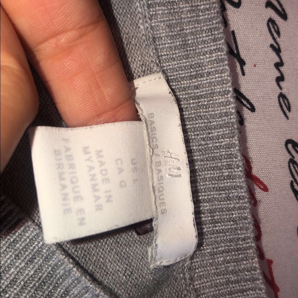 Ribbed H&M grey sweater 🤍🖤